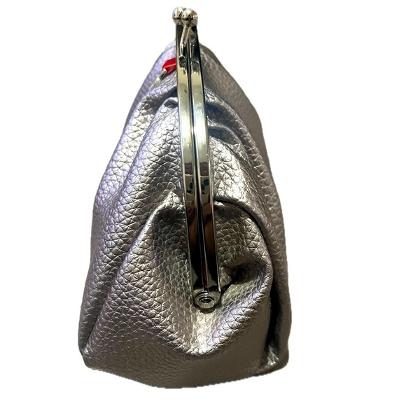 Victoria’s Secret Kisslock Elegant Silver Women's Coin or Cosmetic Pouch - Picture 3 of 8